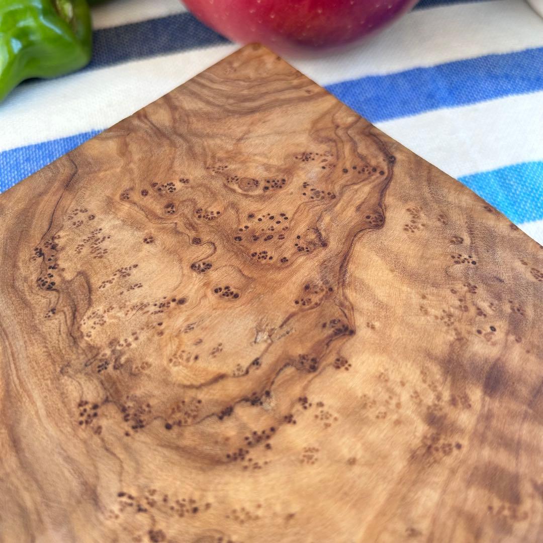 オリーブの木　プレート　繊細さがにじみ出る　約22cm