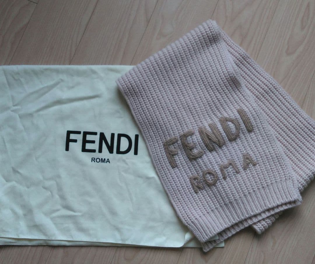 フェンディ　ロゴ入ヴァージンウールマフラー