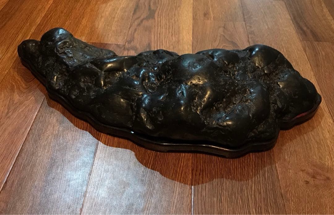専用です。神居古潭石 本真黒 水石 重さ約8.3kg 木製台座 天然石 鑑賞石