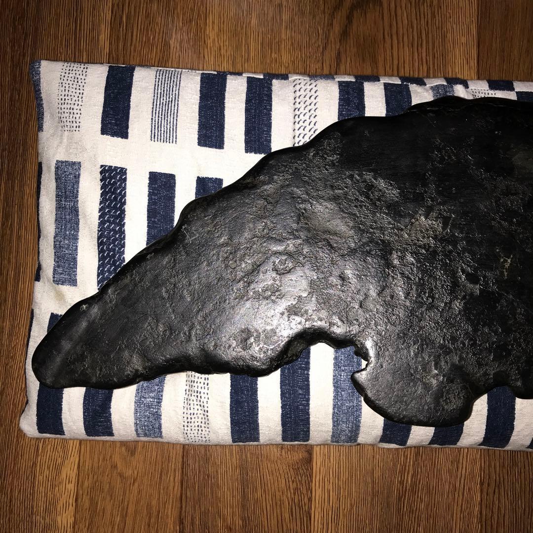 専用です。神居古潭石 本真黒 水石 重さ約8.3kg 木製台座 天然石 鑑賞石