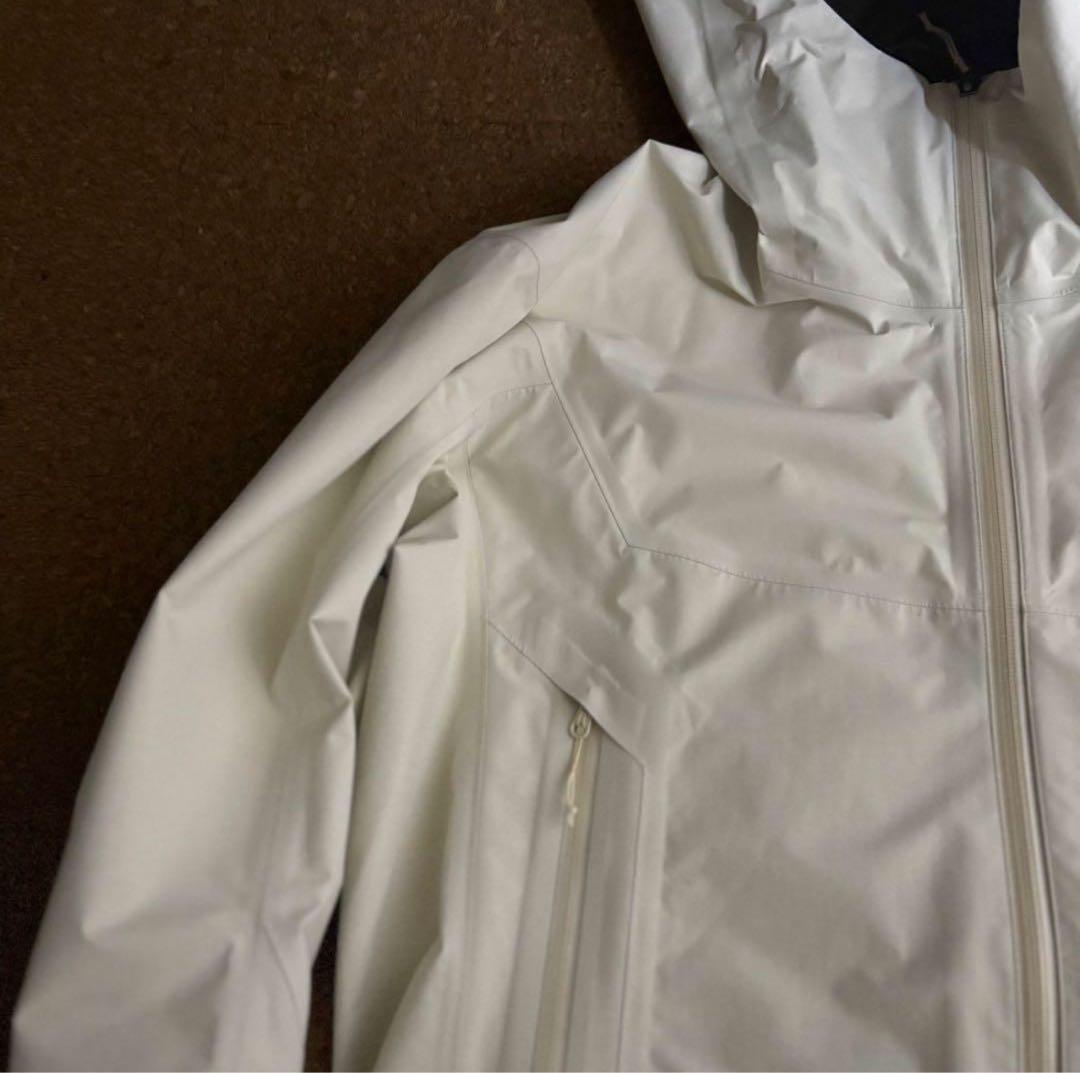 美品アークテリクスビームス ベータ SL メンズSオフホワイトナイロン