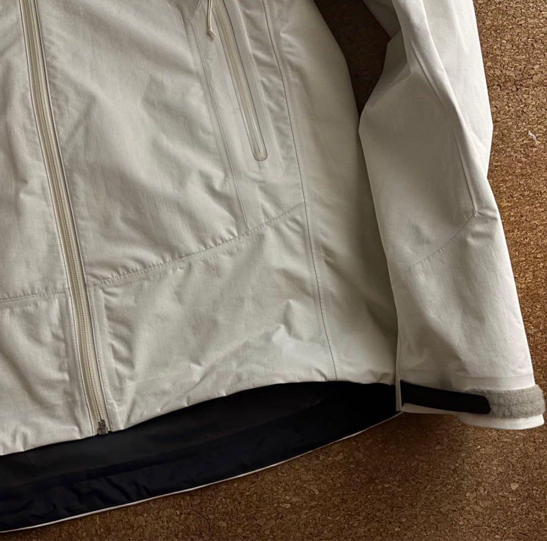 美品アークテリクスビームス ベータ SL メンズSオフホワイトナイロン