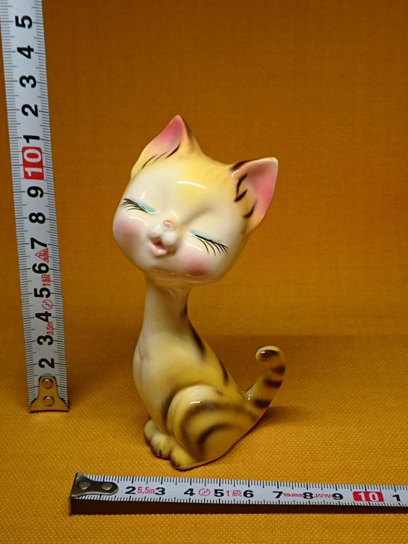 【美品】ねこ　とら　陶器　オブジェ　置物　インテリア　工芸品　美術品　A1235