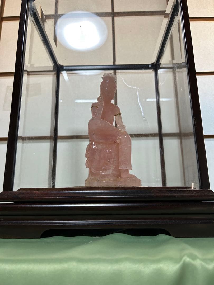 ローズクォーツ 弥勒菩薩像 ガラスケース入り