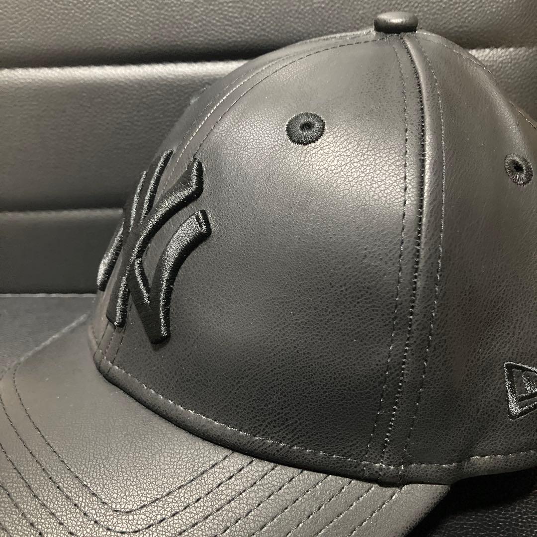 セール中　NEW ERA ニューエラ　キャップ　 黒x黒　レザー調　9FORTY