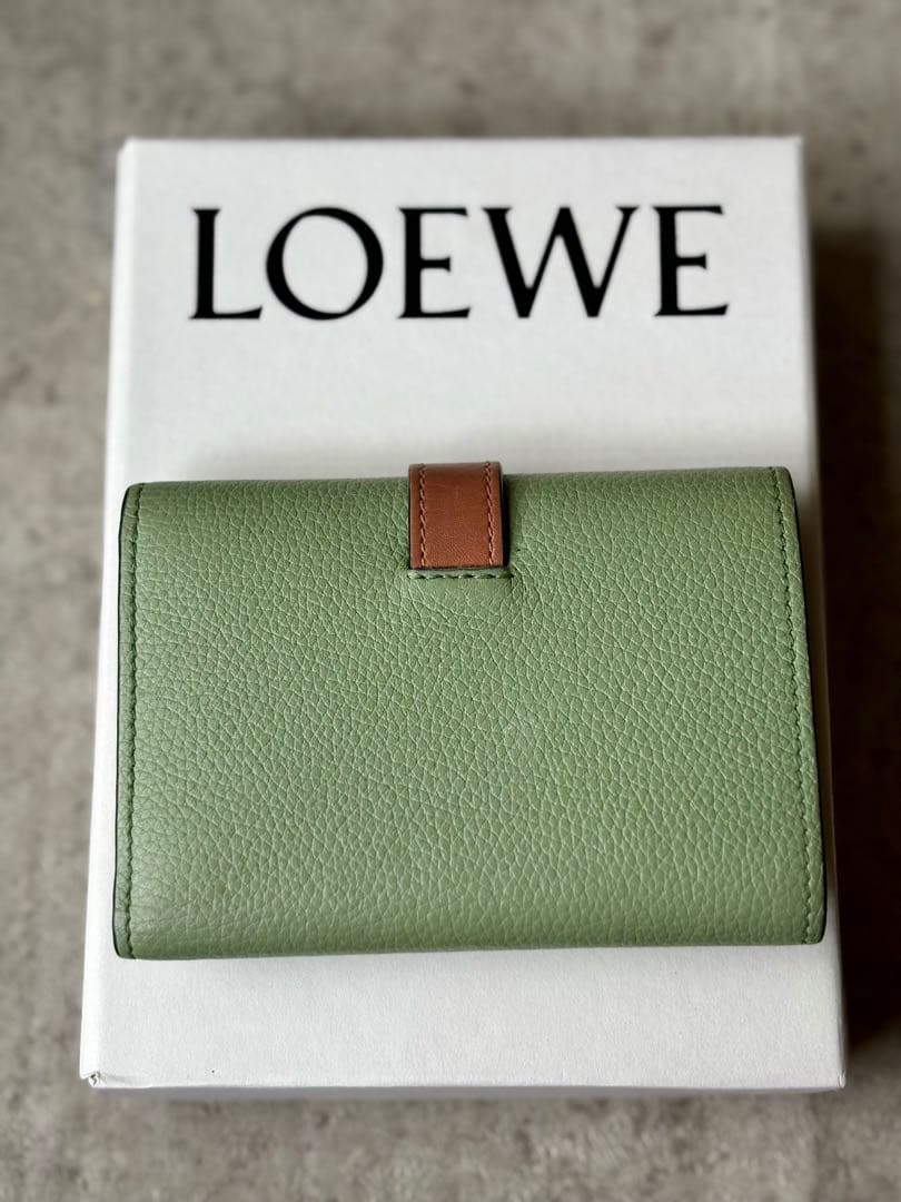 LOEWE グリーンレザー 三つ折り財布