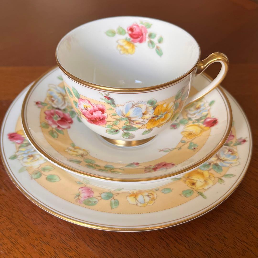 【英国ビンテージ】ロイヤルドルトン★Rosemund★トリオ（貫入あり）