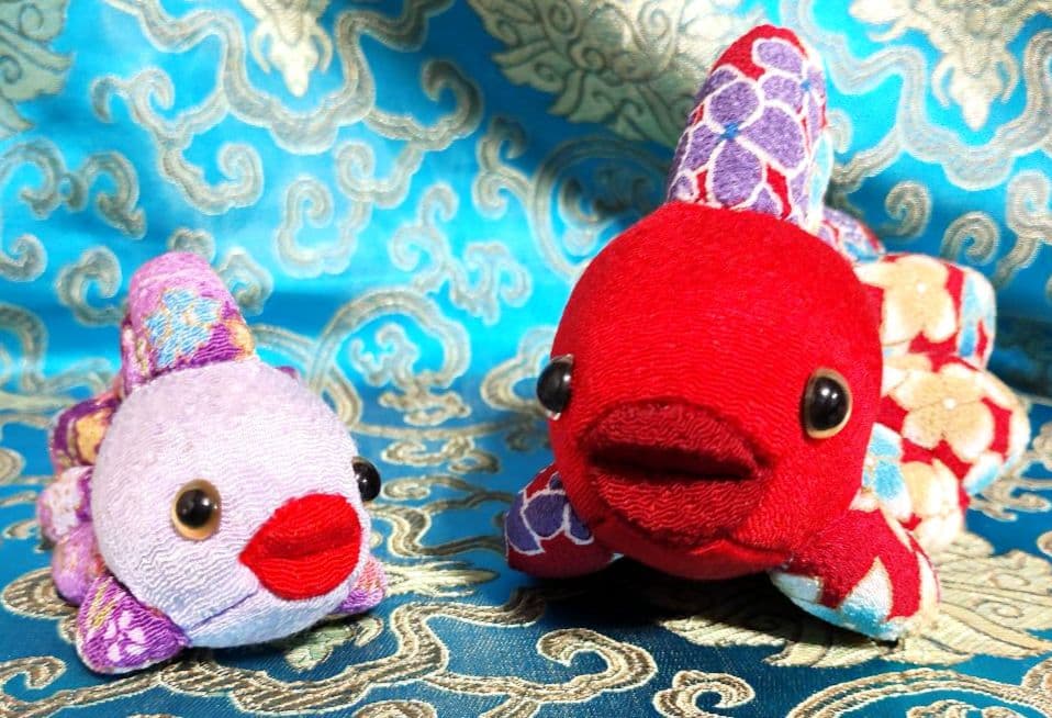 木目込み人形　金魚の親子
