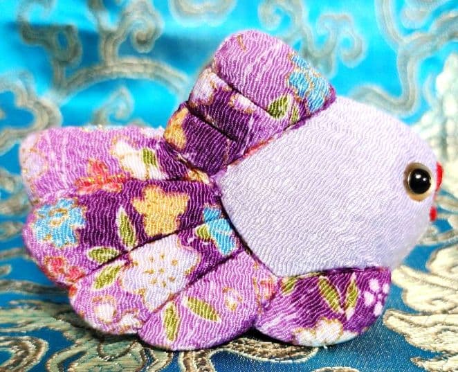 木目込み人形　金魚の親子