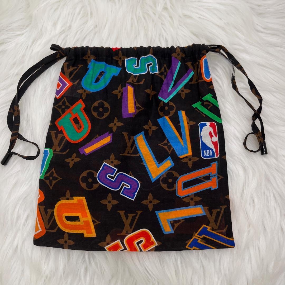 入手困難未使用級✨ルイヴィトン　モノグラム 　ロゴ　スカーフ　巾着　NBAコラボ