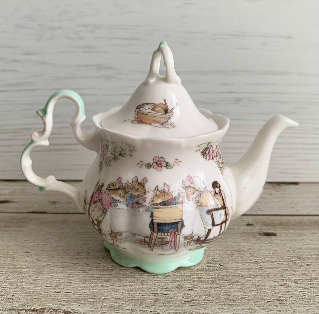 ブランブリーヘッジ ミニチュア ティーセット ロイヤルドルトン