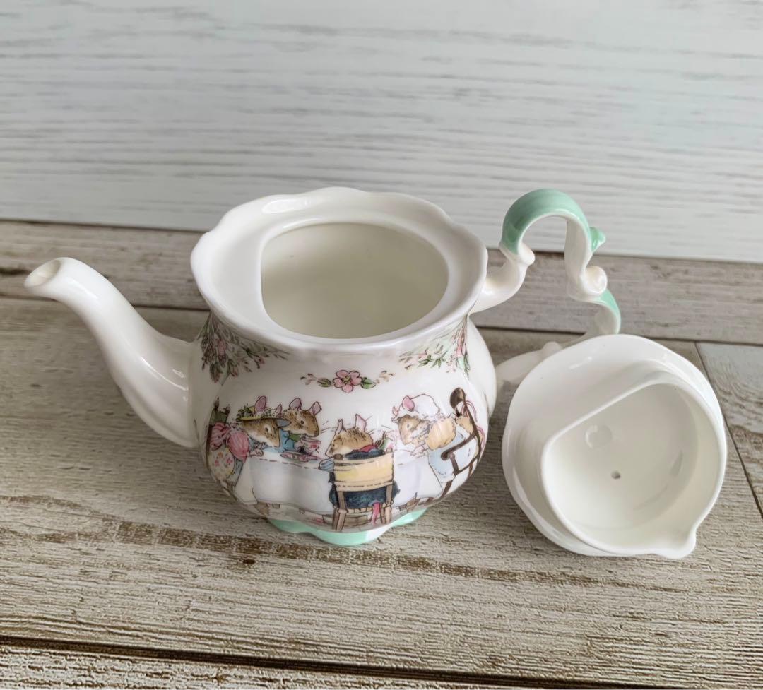 ブランブリーヘッジ ミニチュア ティーセット ロイヤルドルトン