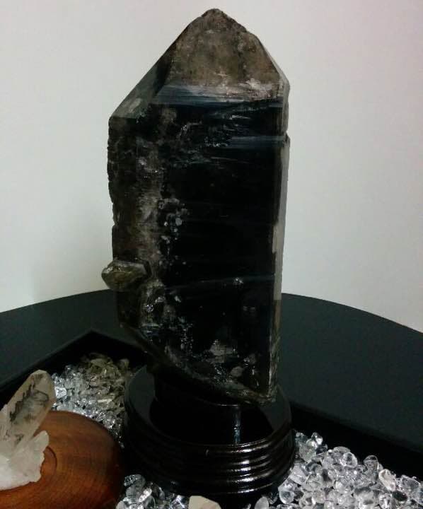 ★特選オンリー１★破邪✴魔除け【黒水晶♠レムリアンシード水晶六角柱】P付き♥