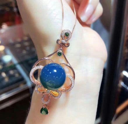 最高品質. ブルー琥珀ネックレス超極上ブルーアンバー(琥珀)コハク