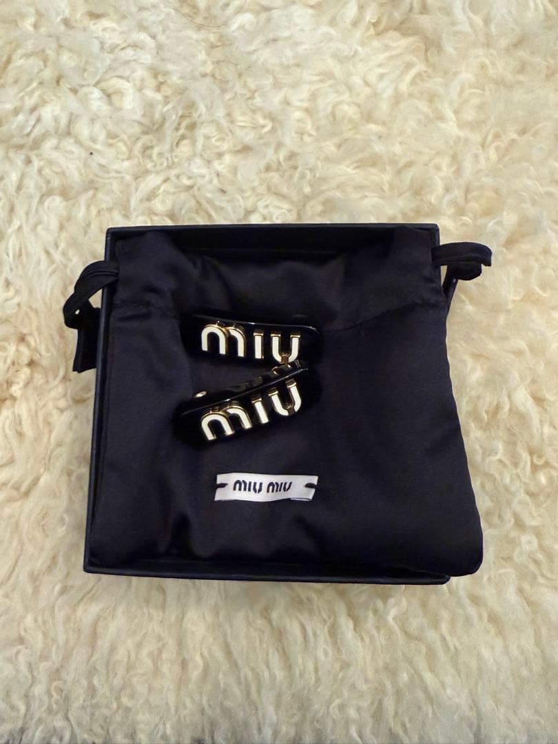 miu miu ブラックヘアピン 収納袋付き