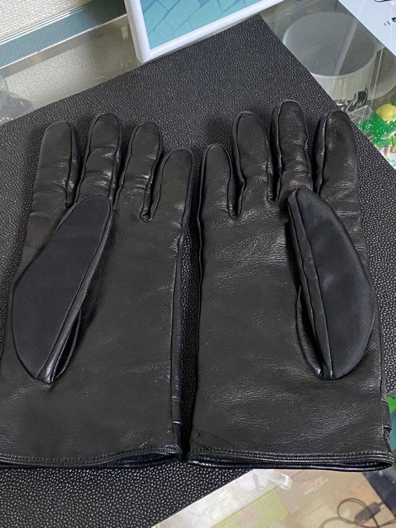 PRADA ブラック合成皮革手袋 ベルト付き