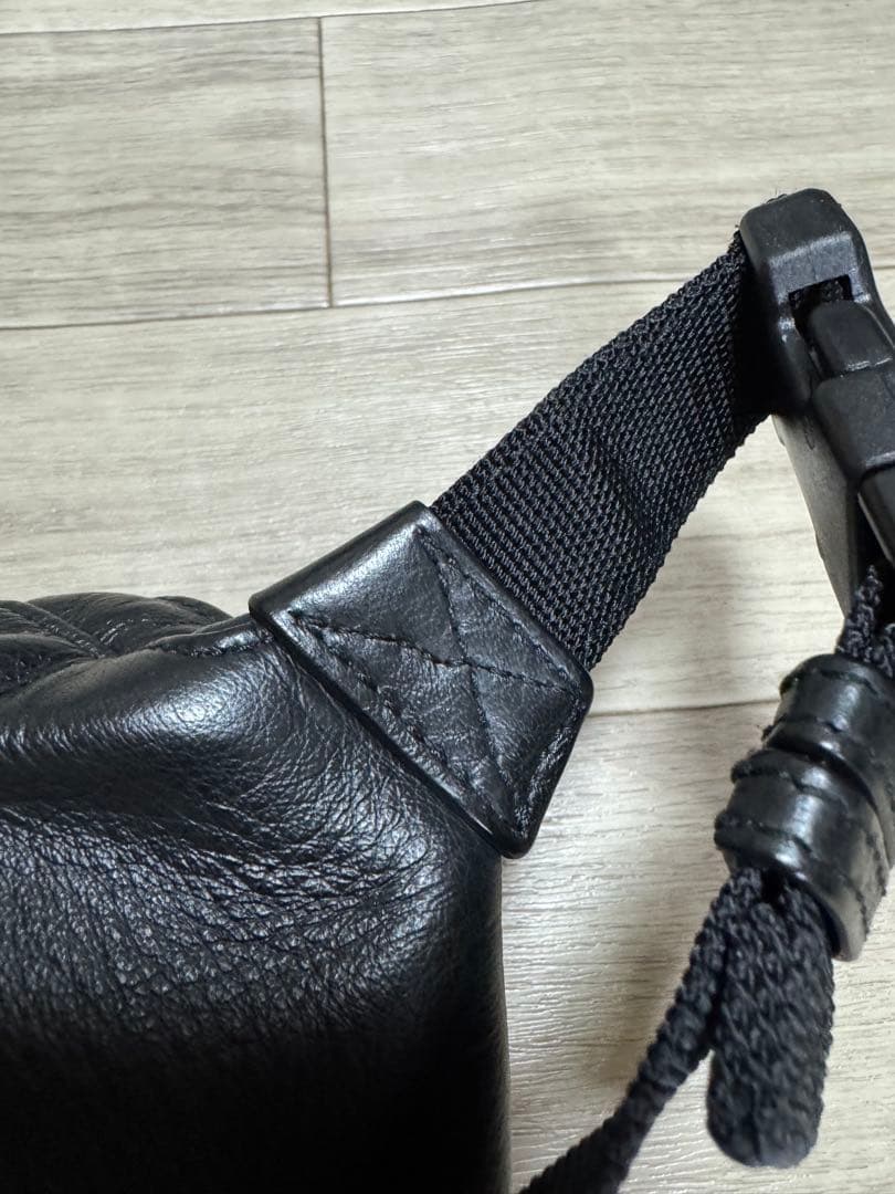 BALENCIAGA バレンシアガ　⭐︎ ボディバッグ