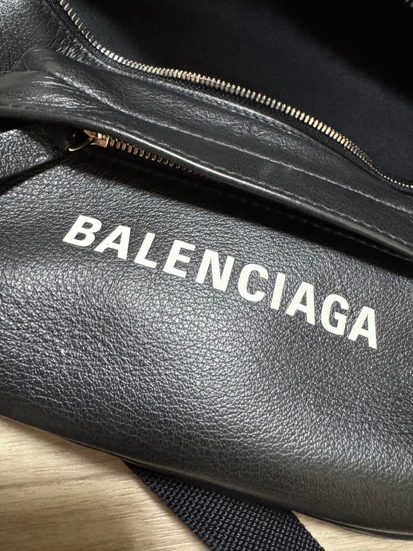 BALENCIAGA バレンシアガ　⭐︎ ボディバッグ
