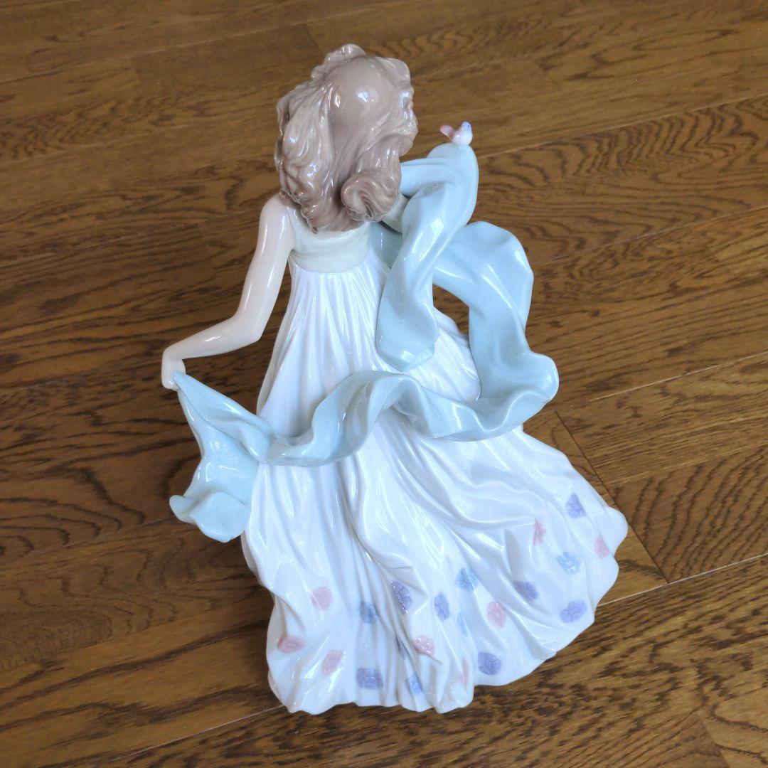 リヤドロ 置物 女性 小鳥 ワンピース