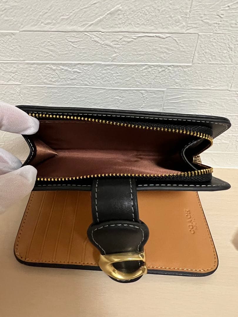 《新品》コーチ　タビー　ミディアムウォレット 二つ折り財布 金色バックル