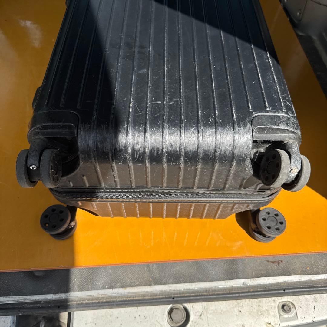 RIMOWA ブラック キャリーケース 中型