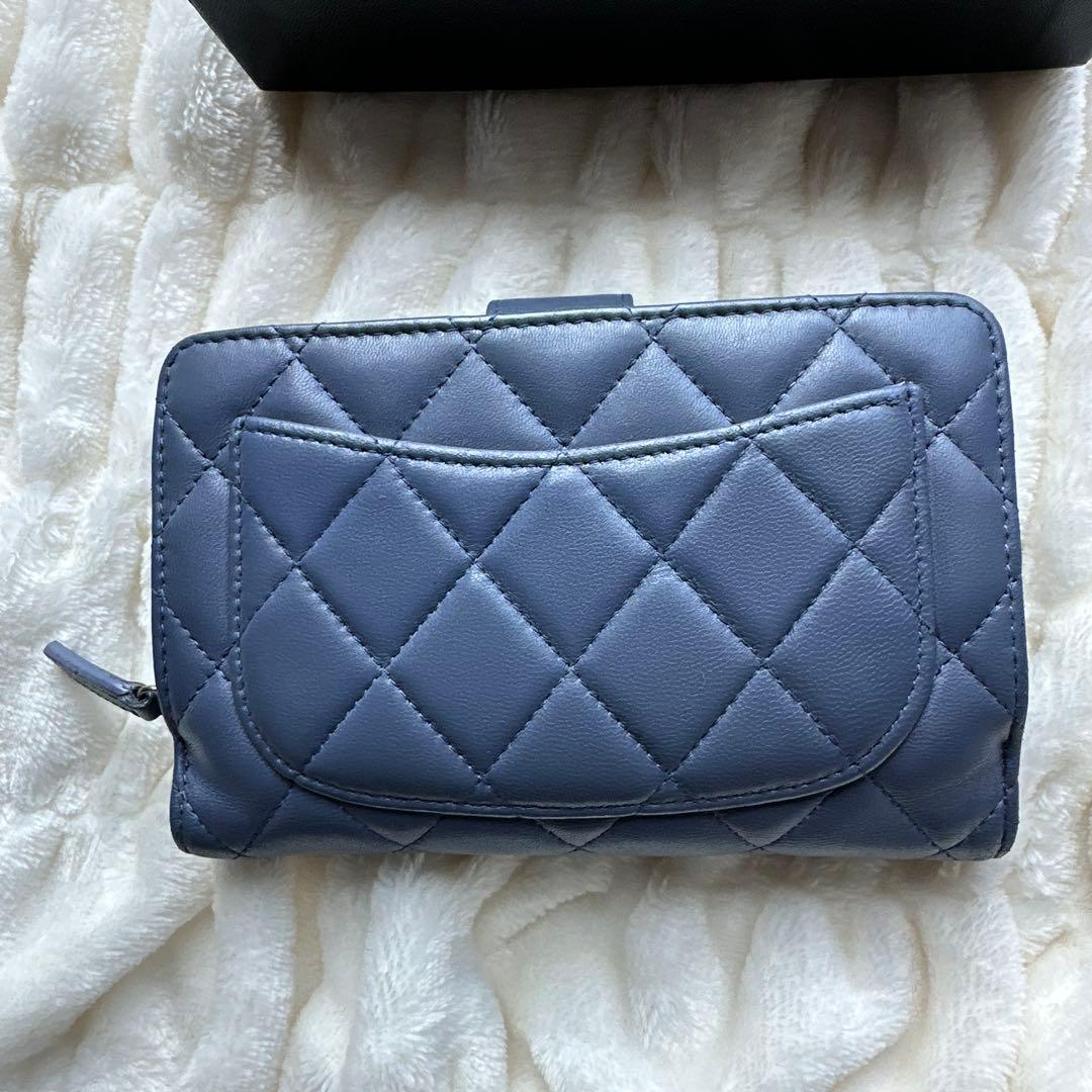 CHANEL ダークブルー 二つ折り財布