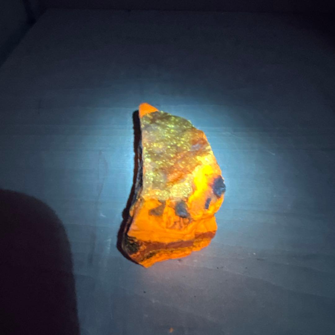 北海道石　然別オパール　蛍光オパール133g