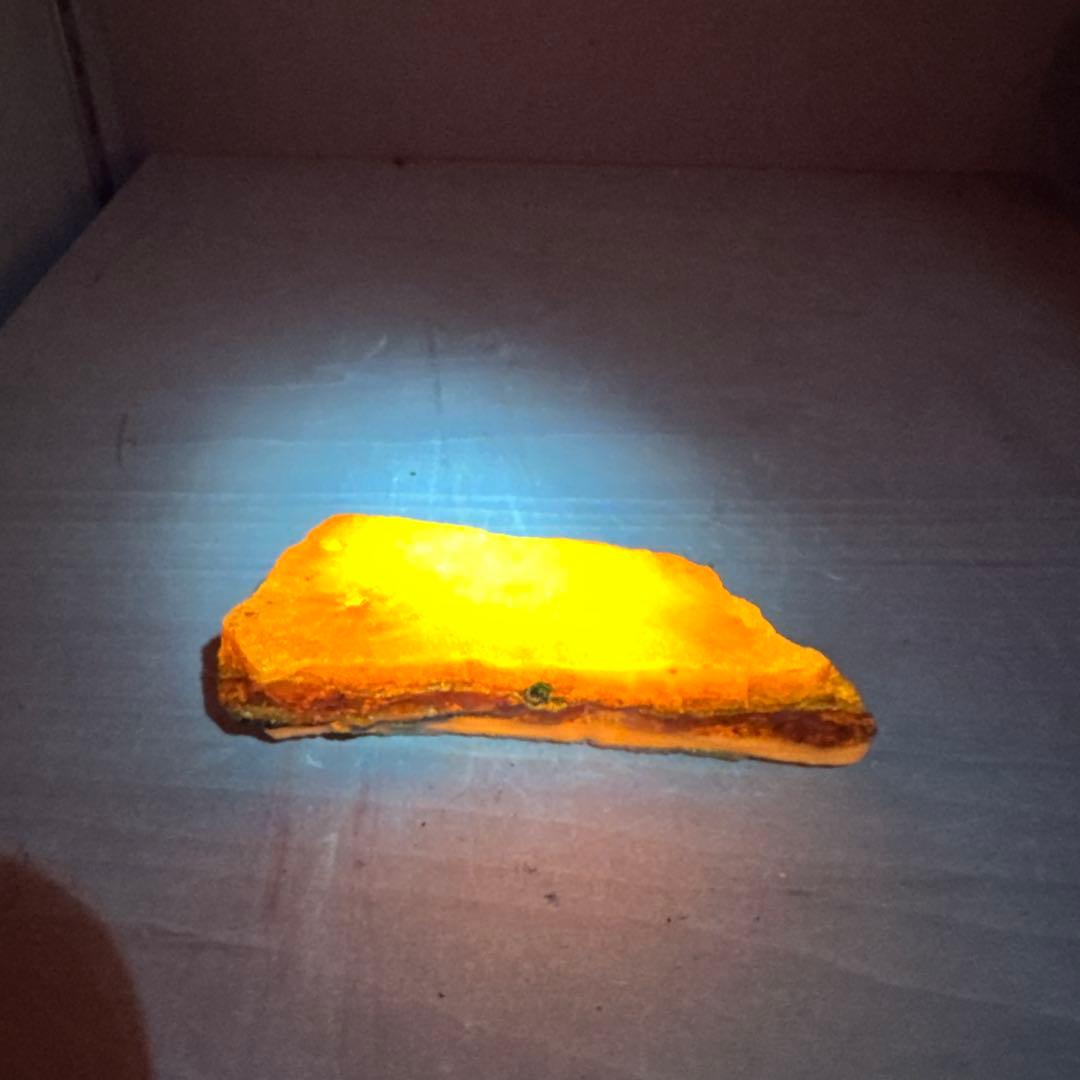 北海道石　然別オパール　蛍光オパール133g