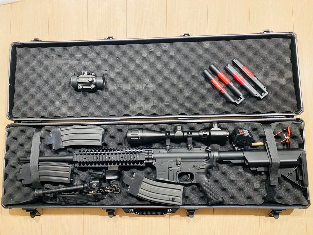 次世代電動ガン 東京マルイレシーライフル　スコープ・マガジン、他付き