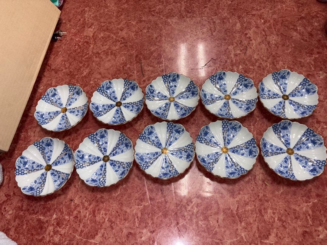 YP1023 有田焼 西山窯 古伊万里 金彩染付亀甲唐草文 菊割小皿　10枚