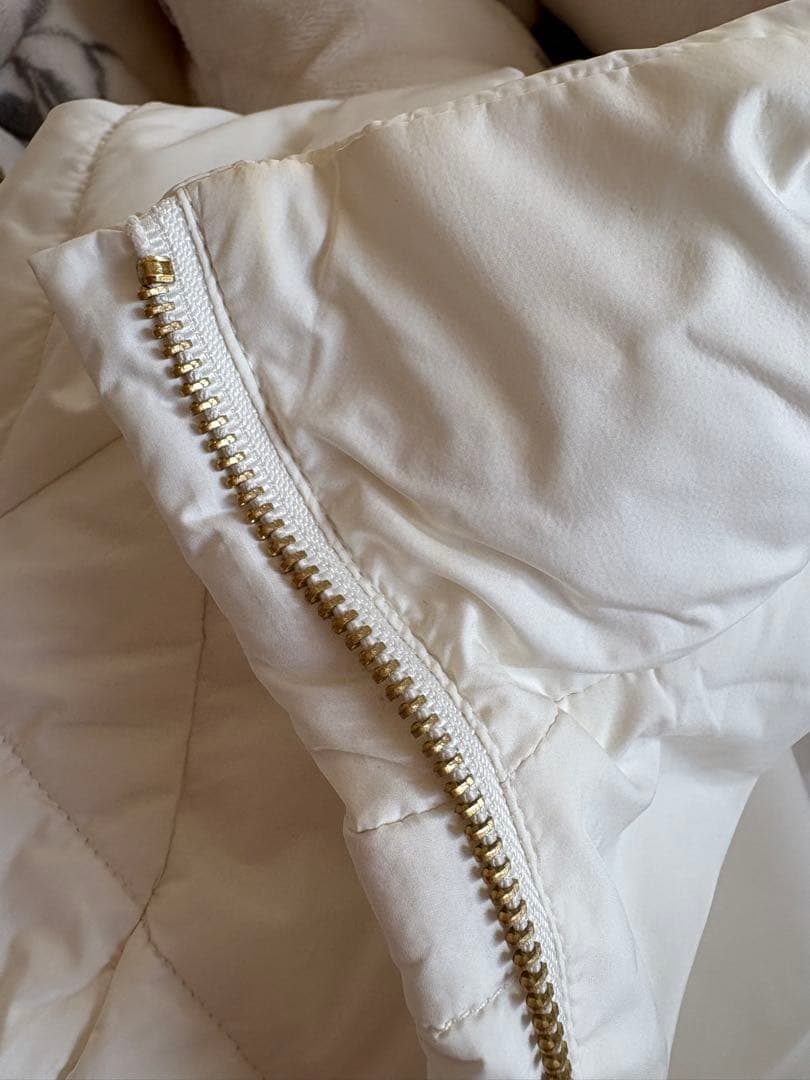 取り外し可能なファー＆ベルト付きフィット＆フレアキルティングコート tocco