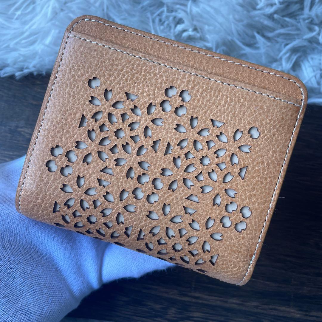 【極美品】ゲンテン フラッターカットワーク 二つ折り財布 ヌメベージュ