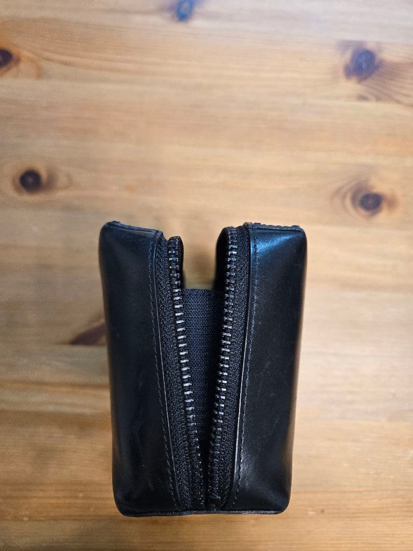 Drip レザースクエアポーチ - Mサイズ ブラック