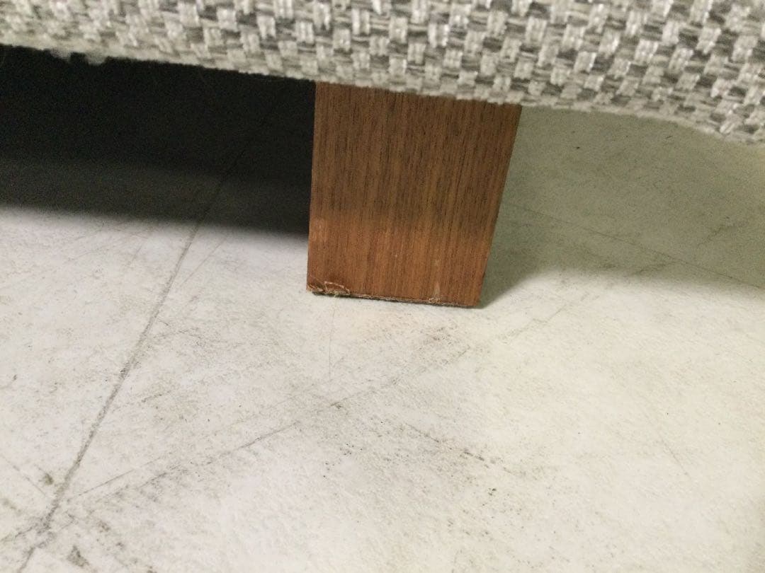 NOYESノイエスDecibel アームテーブル付2人掛けカウチソファ