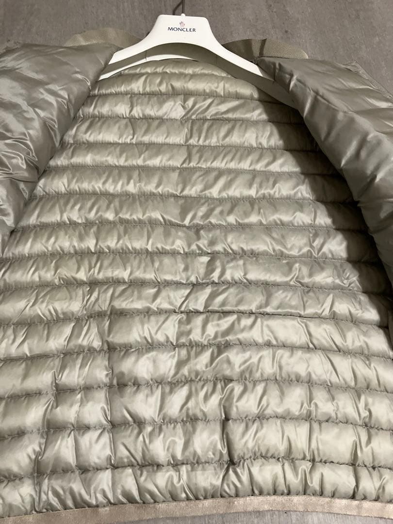 Moncler モンクレール　リボンフリルノーカラーライトダウンジャケット
