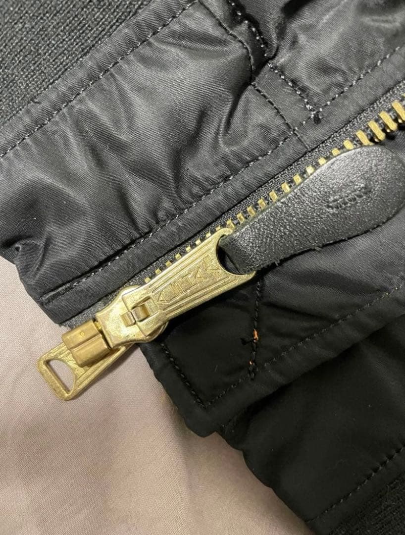 ［アルファ インダストリーズ] MA-1スリムフィットフライトジャケット