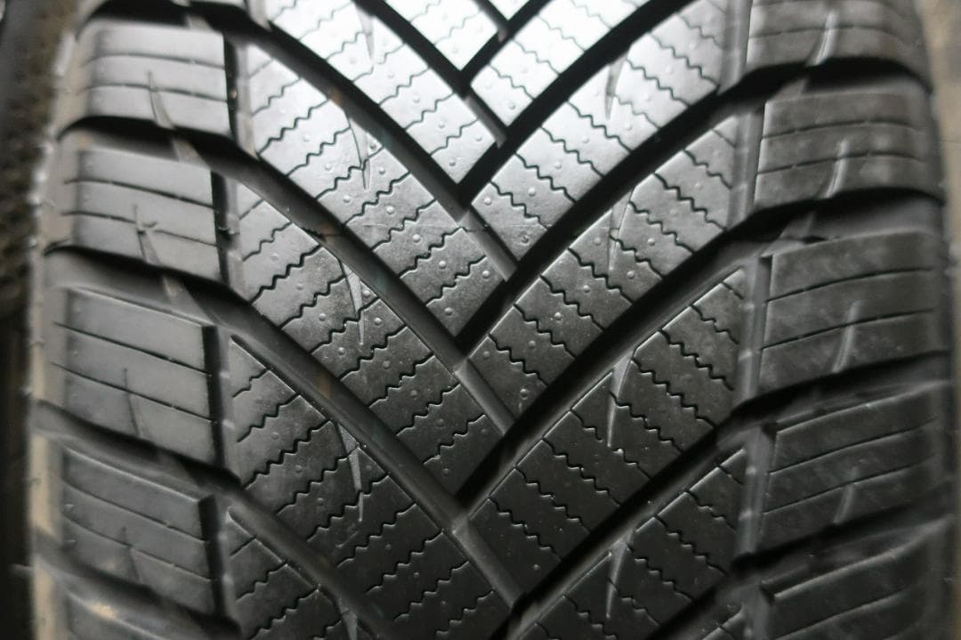 ほぼ新品　2024年製　ミネルバ　オールシーズン　マスター　195/60R16