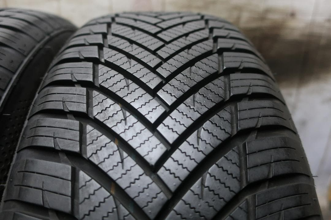 ほぼ新品　2024年製　ミネルバ　オールシーズン　マスター　195/60R16