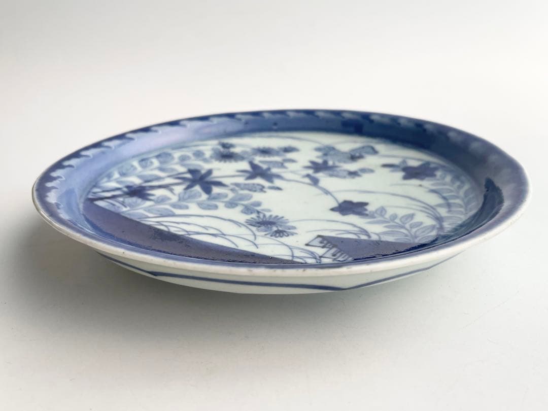 骨董　アンティーク　古伊万里　染付秋草波濤文様　七寸皿　丸皿　秋草図