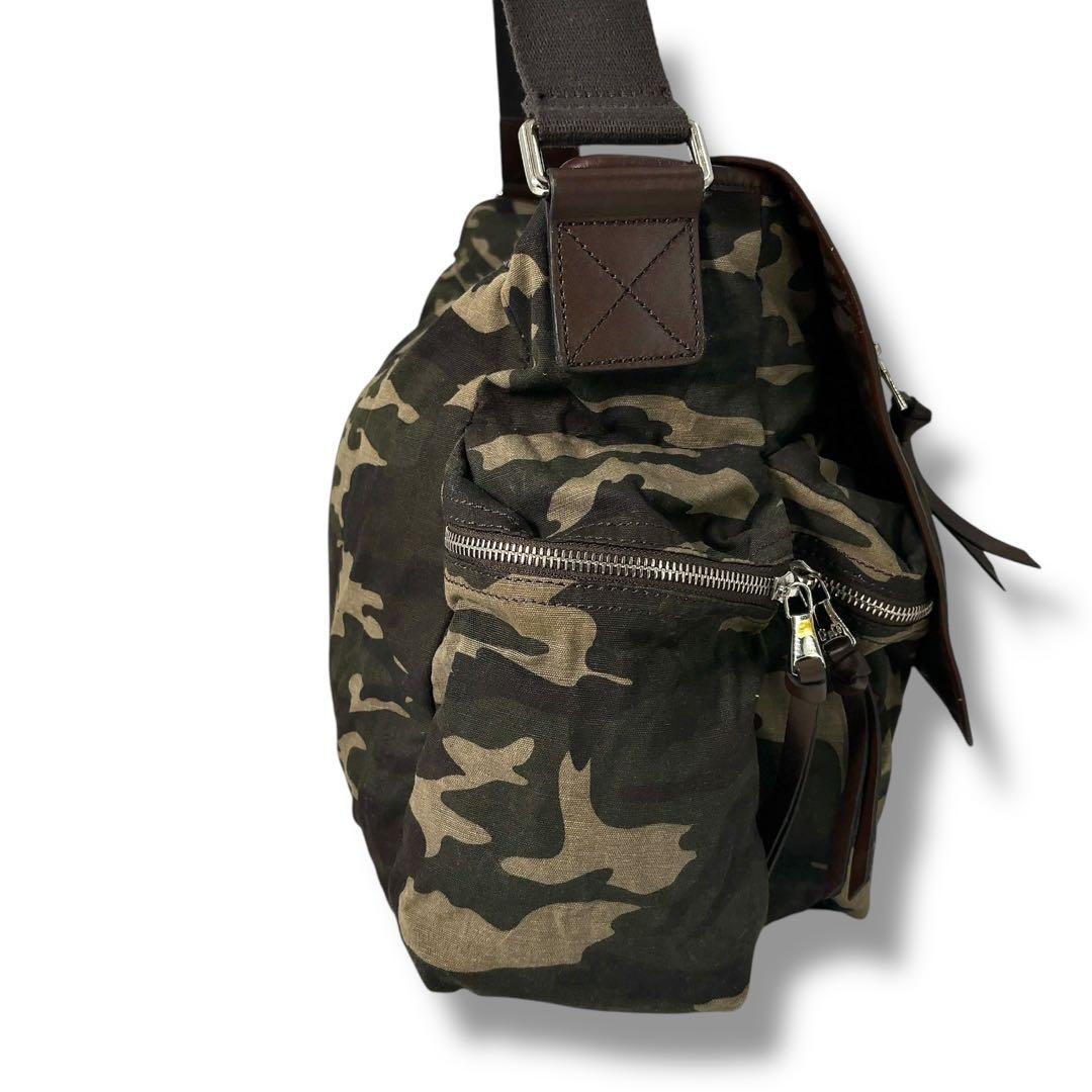 【極美品】ドルチェアンドガッパーナ　DG　メッセンジャー　迷彩　カモフラ　ロゴ