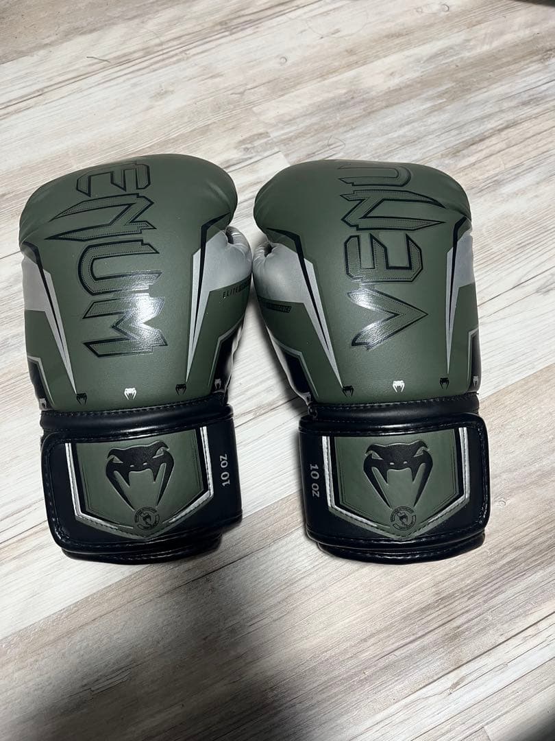 Venum ボクシンググローブ 10oz グレー