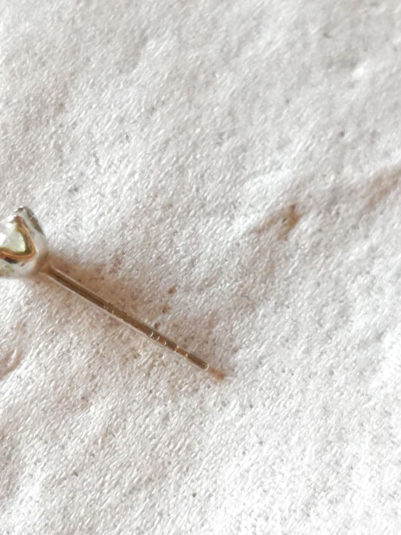 天然一粒ダイアモンドピアス0,3カラット（0,15カラットが2個）プラチナ900