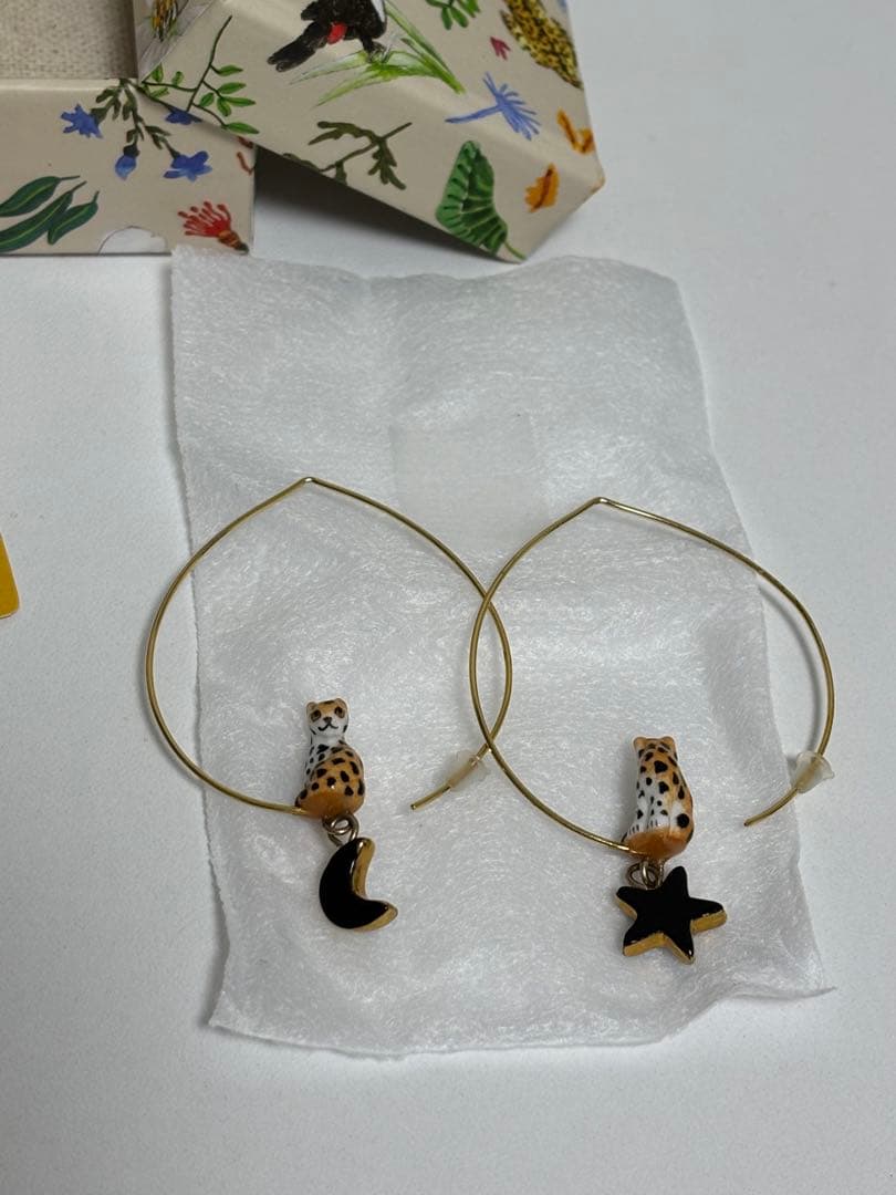 ナッシュ　ヒョウ　チャーム フープピアス