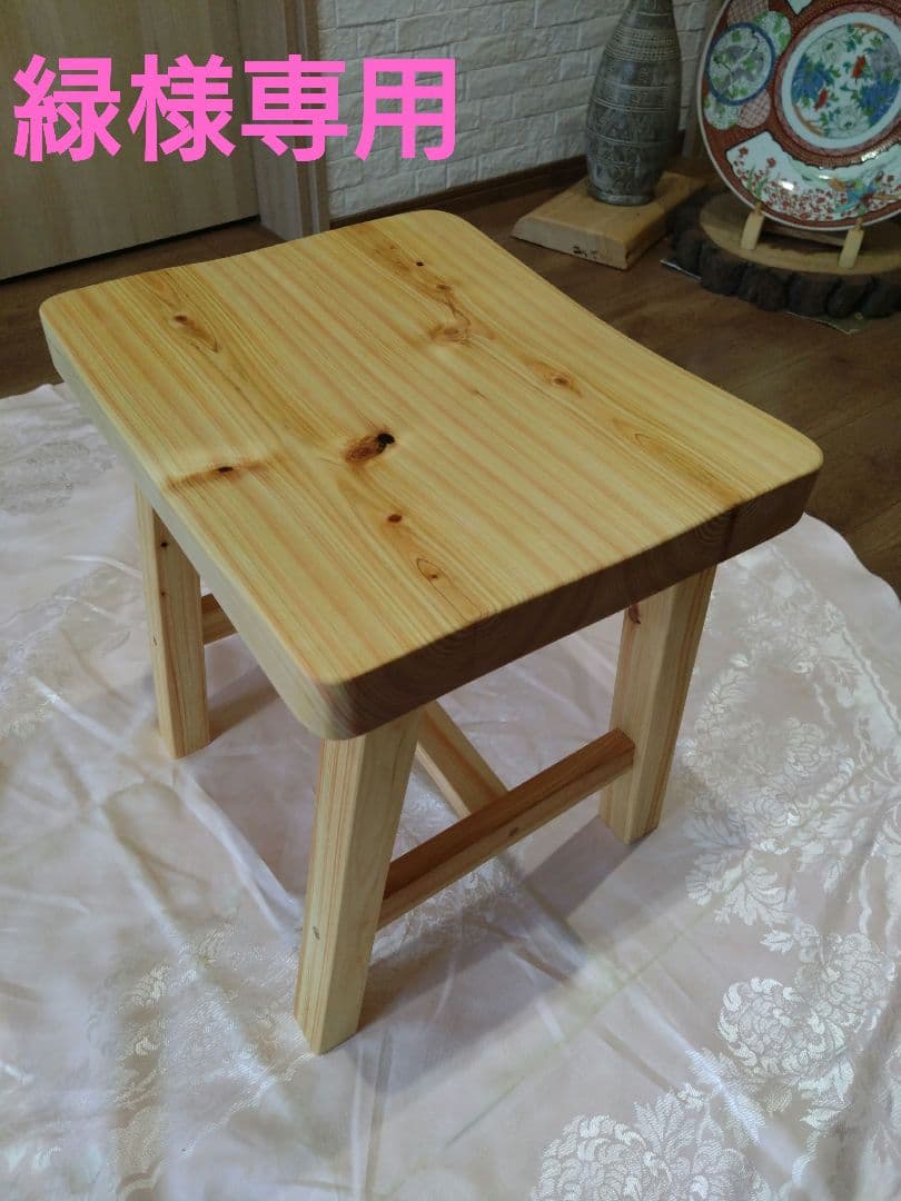 檜の椅子(89)　緑❕　座面を座りやすく削り上げ、つるつるに仕上げ❕