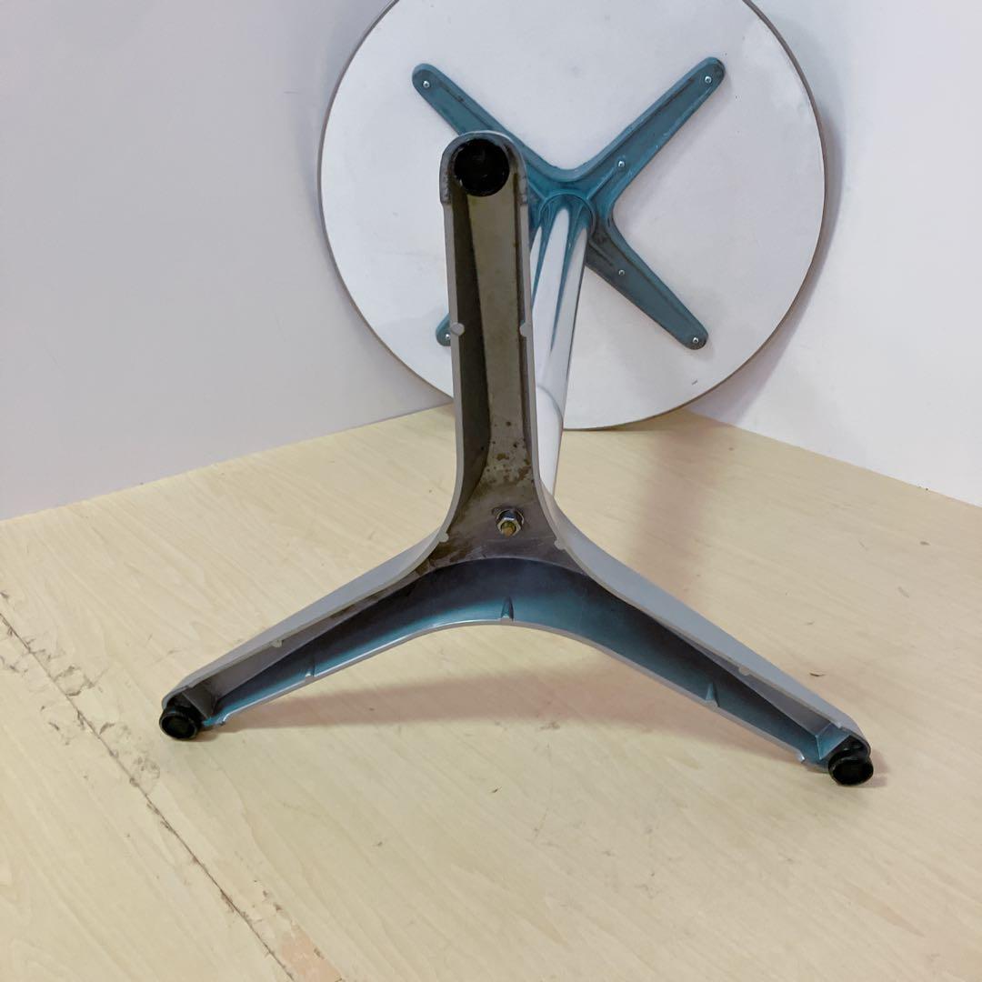 ラウンドテーブル　ダイナーテーブル　円形　アルミ　ダイニングテーブル