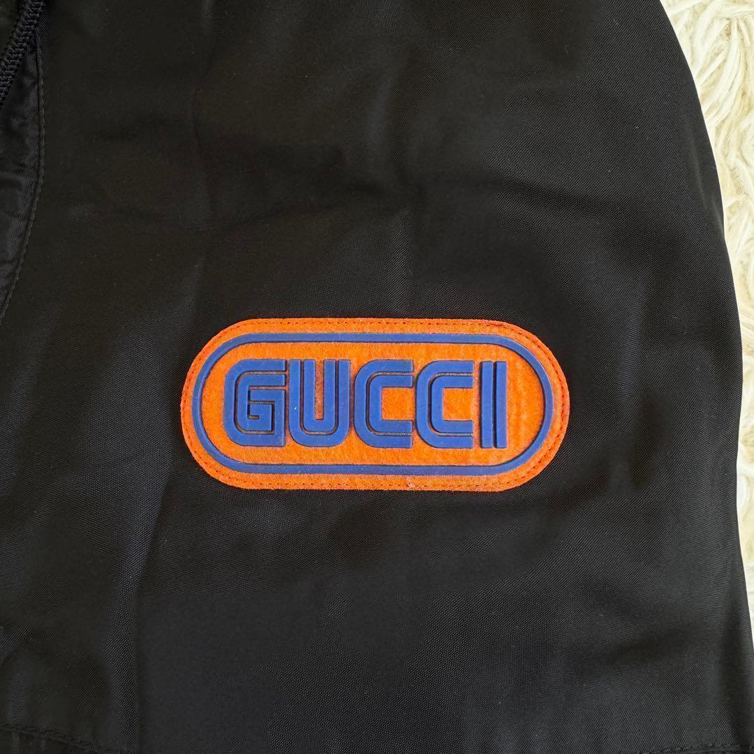 美品　XL相当　グッチ　ナイロンコート　ロゴワッペン　キルティング　フード　黒