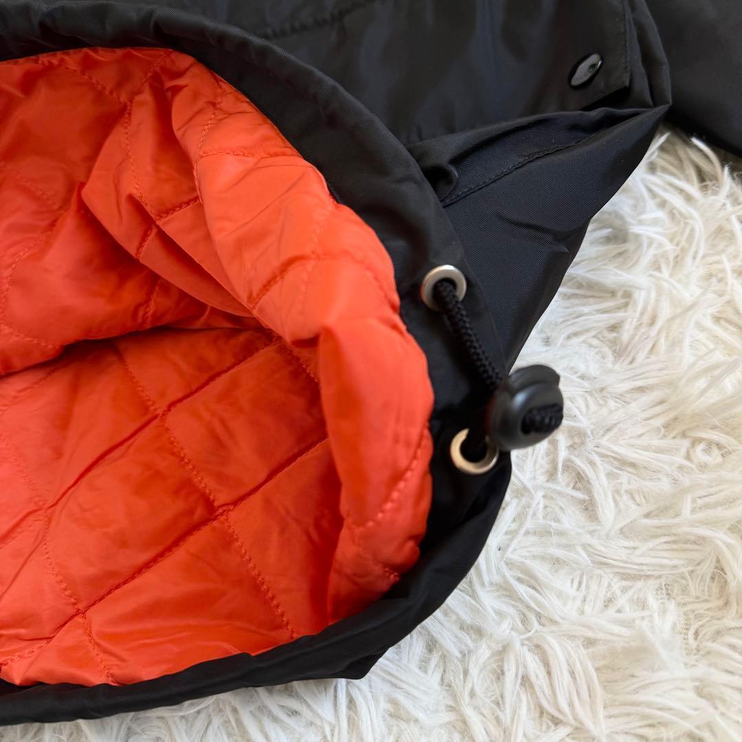 美品　XL相当　グッチ　ナイロンコート　ロゴワッペン　キルティング　フード　黒