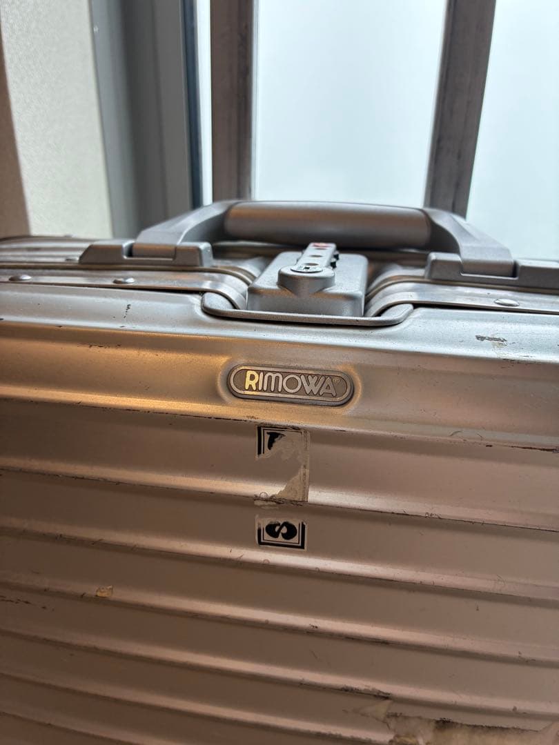 リモワ　シルバー　二輪スーツケース　機内持込可
