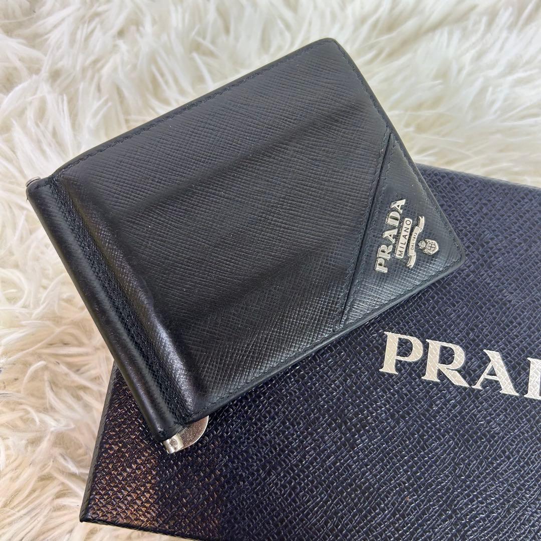 PRADA 二つ折り マネークリップ サフィアーノレザー 黒