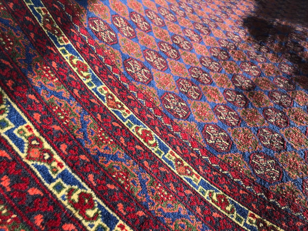 絨毯の女王ーホジャロシュナイ(274cm x 182cm)